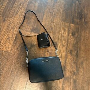 Michael Kors Women's Jet Set Item Crossbody Bag in Black with Silver